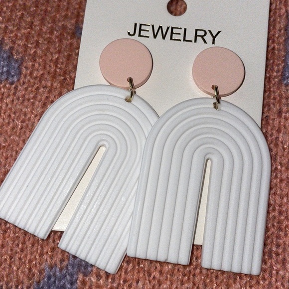 Jewelry - NWOT drop earrings arch shape light pink and white coloring